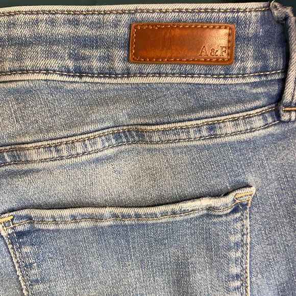 Abercrombie and Fitch Women Distressed Jean Sz. 28 - Picture 5 of 6